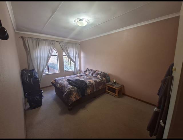 2 BEDROOM DUPLEX FOR SALE IN VAN RIEBEECK PARK